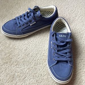 Taos Moc Star Canvas Sneaker distressed blue Size 8